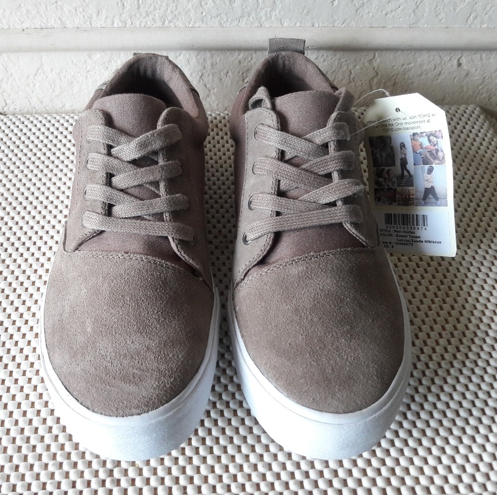 Toms - Picture 2 of 3